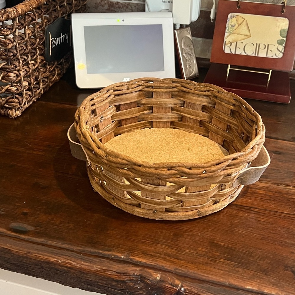 PYREX • VINTAGE WICKER WOVEN • CIRCULAR BASKET TRAY